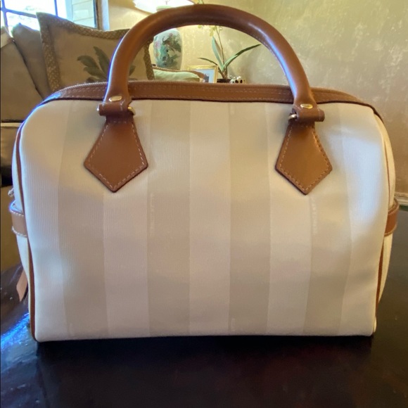 Allen Edward Designed White with Tan Trim Hand/Shoulder Bag - Picture 3 of 7
